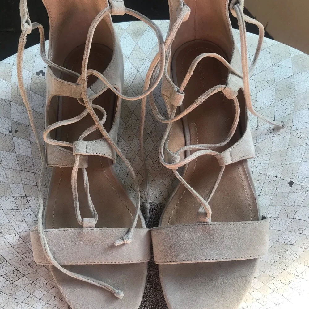 Elie Tahari like-new sandals